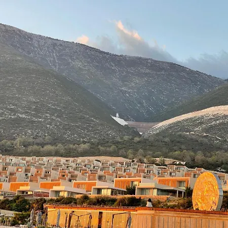 Coast 136 ديرمي